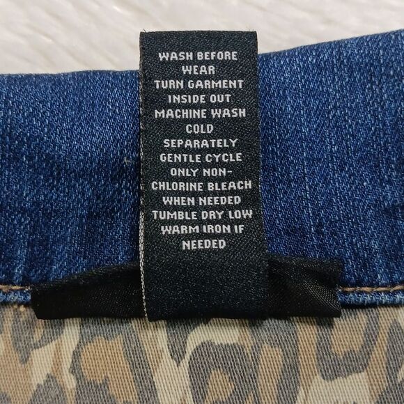 Avenue Denim Trucker Jacket Women's 22/24. Distressed with Leopard Print Cuffs.. - Picture 4 of 14